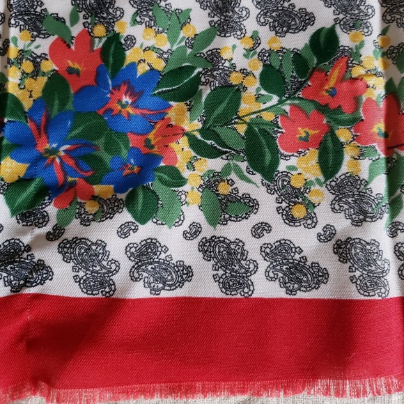 Italian Polyester Shawl Paisley Print Flower Scarf - Picture 3 of 6